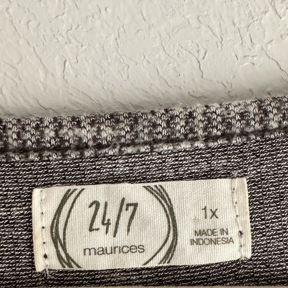 Maurices Long Sleeve size 1X - Picture 2 of 4